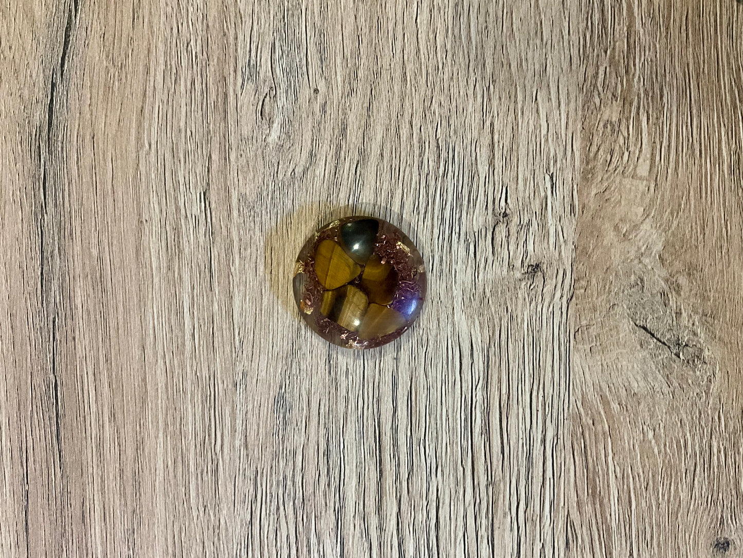 Orgonite de Poche avec Œil de Tigre et Spirale en Cuivre – Protection et Confiance