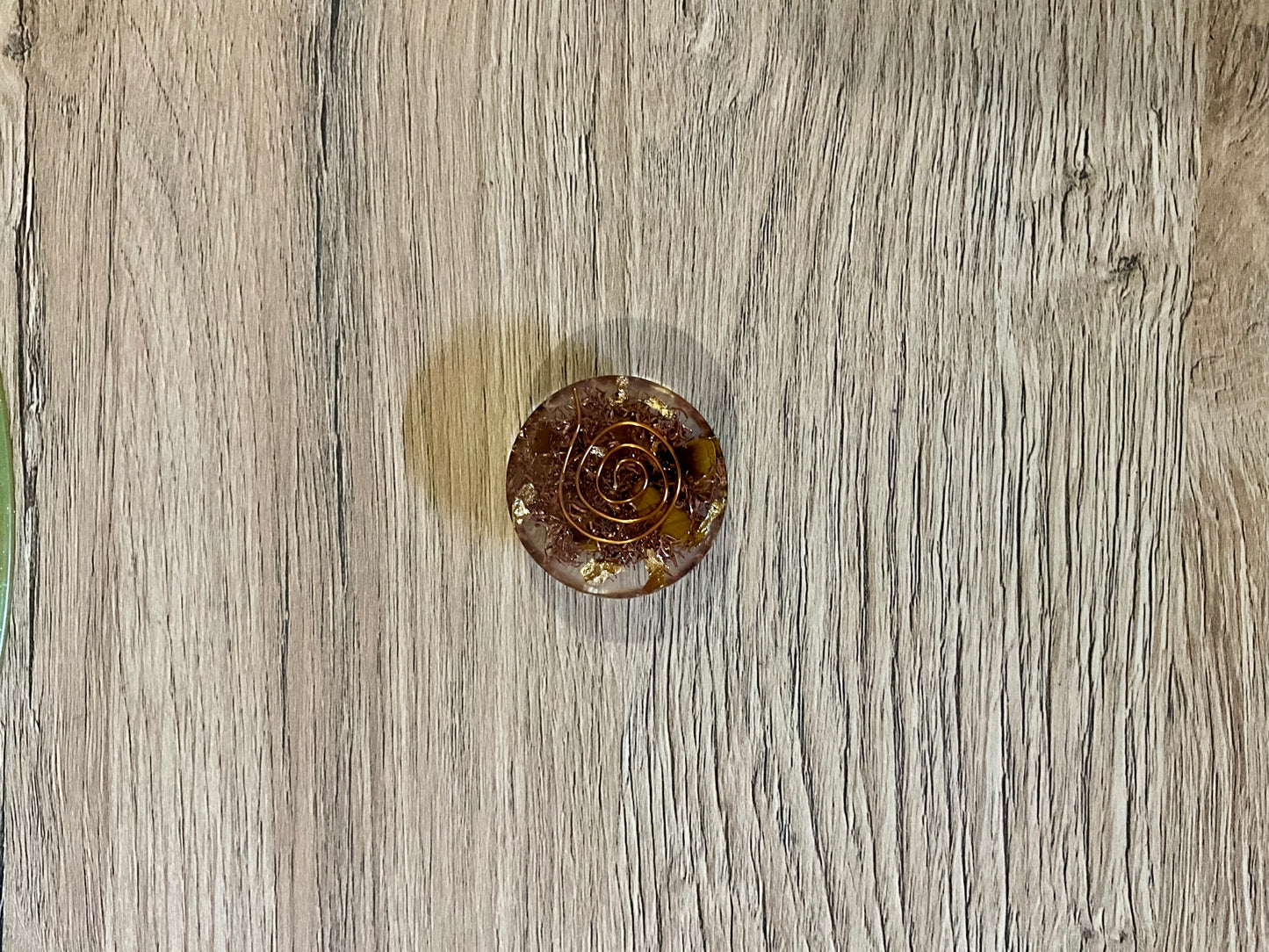Orgonite de Poche avec Œil de Tigre et Spirale en Cuivre – Protection et Confiance