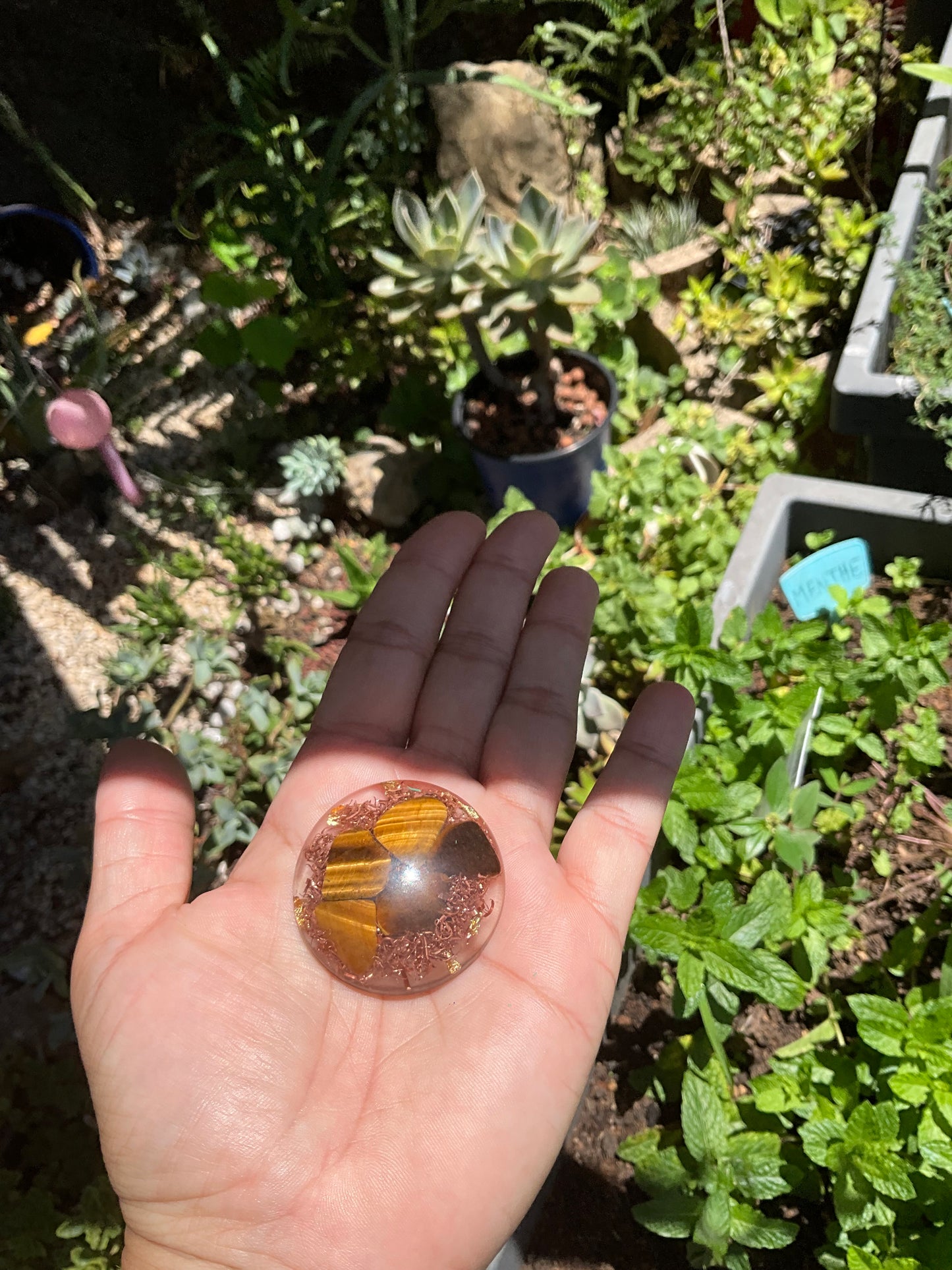Orgonite de Poche avec Œil de Tigre et Spirale en Cuivre – Protection et Confiance