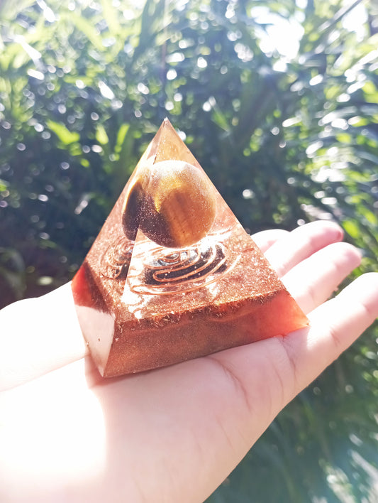 Orgonite pyramide oeil de tigre